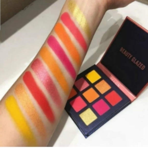 NWT Beauty Glazed bright eye shadow pallette in Melon - Picture 2 of 4